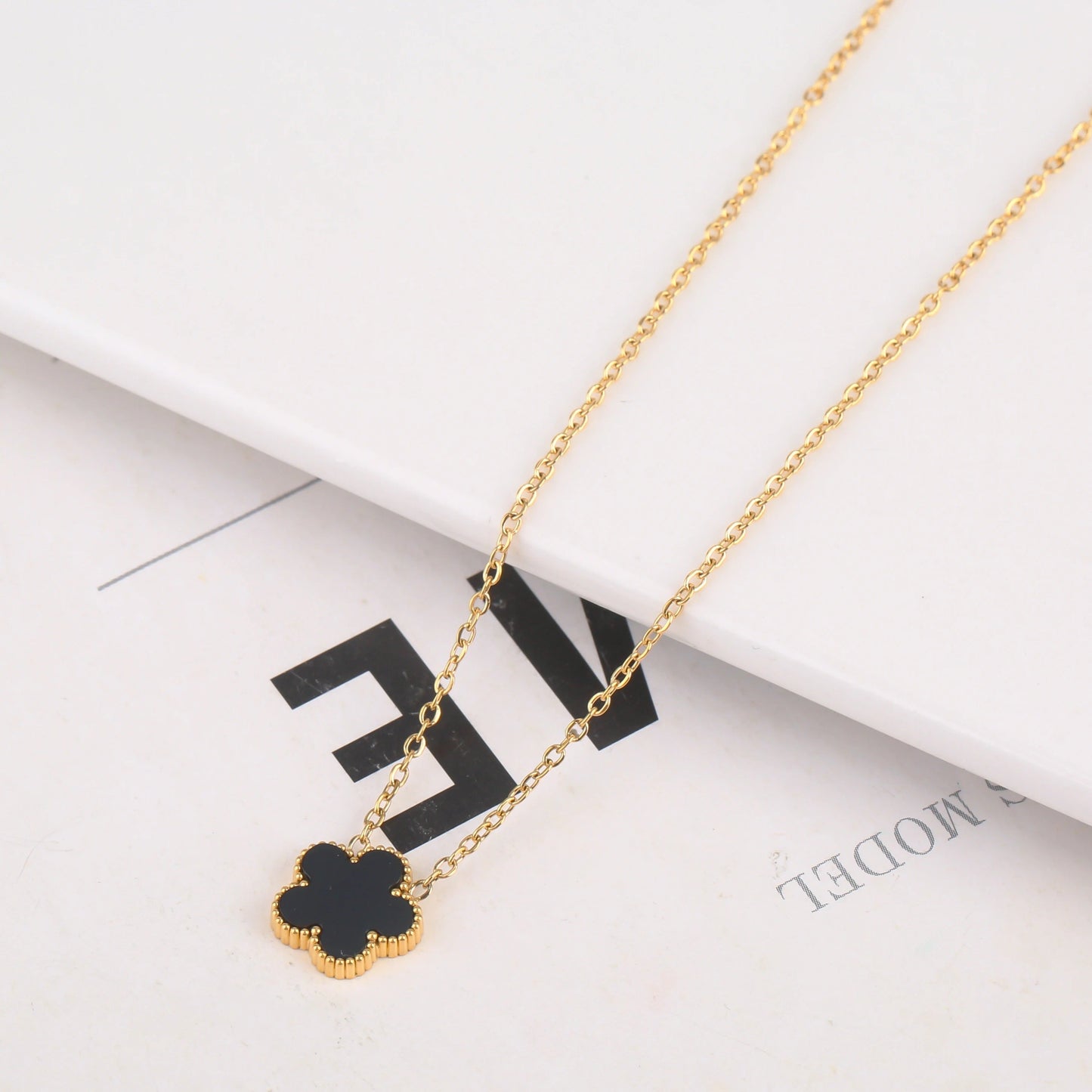 FOUR-LEAF CLOVER | BLACK NECKLACE
